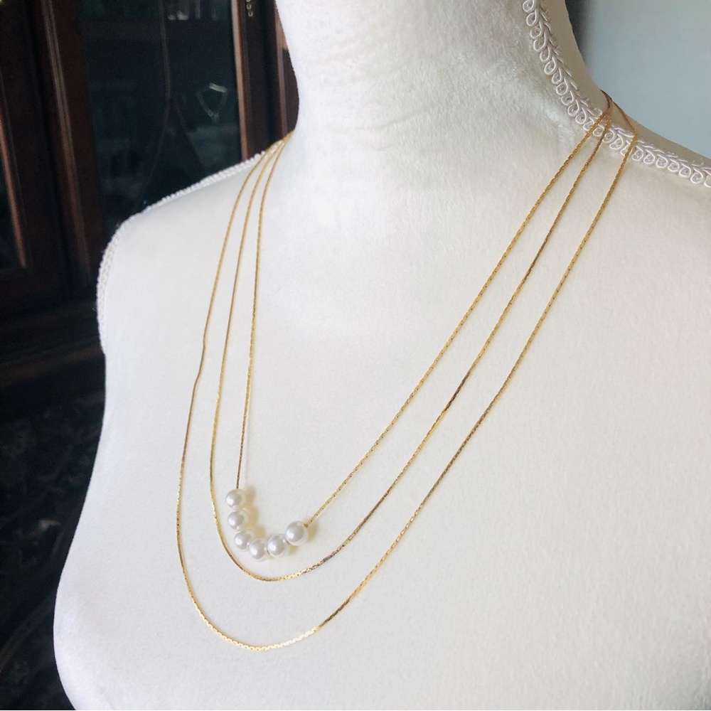 Vintage 80s triple strand gold chain glass Pearl accent necklace